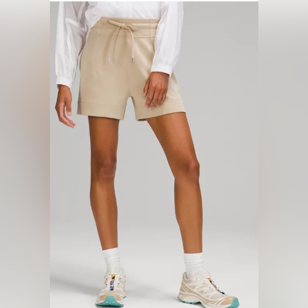 Lululemon Soft Ambitions High Rise Short 4” Size 4